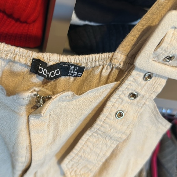 Boohoo cream back elastic band belted front zipper closure overall romper size S - Picture 2 of 3